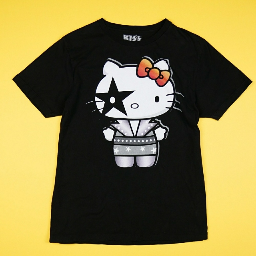 Cutest ever! Hello Kitty - Kiss T- Shirt